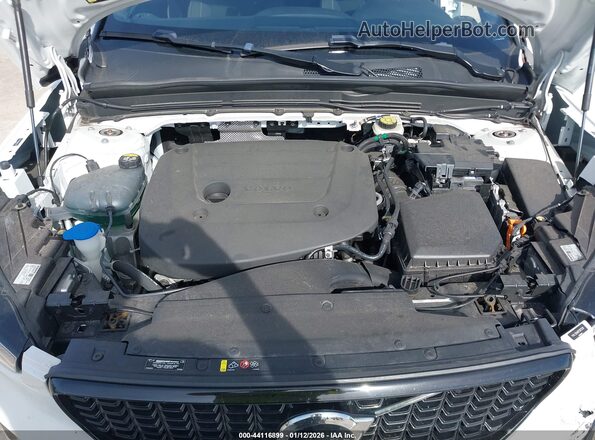 YV4L12UW8P2972218 2023 VOLVO XC40 White Vista trasera