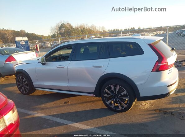 YV4L12WB6P2107452 2023 VOLVO V60 CROSS COUNTRY White 