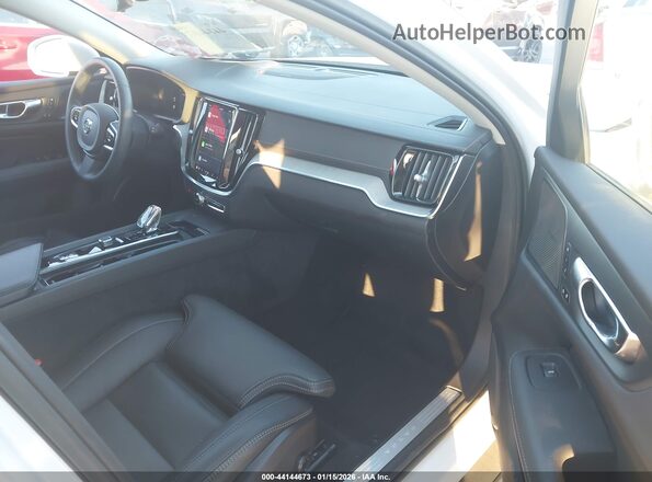 YV4L12WB6P2107452 2023 VOLVO V60 CROSS COUNTRY White Vista interior delantera