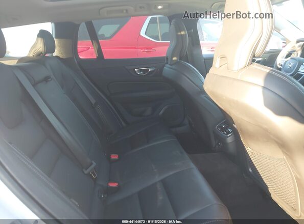 YV4L12WB6P2107452 2023 VOLVO V60 CROSS COUNTRY White Vista de la etiqueta del VIN