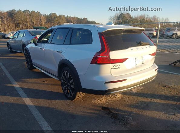 YV4L12WB6P2107452 2023 VOLVO V60 CROSS COUNTRY White Trasero izquierdo