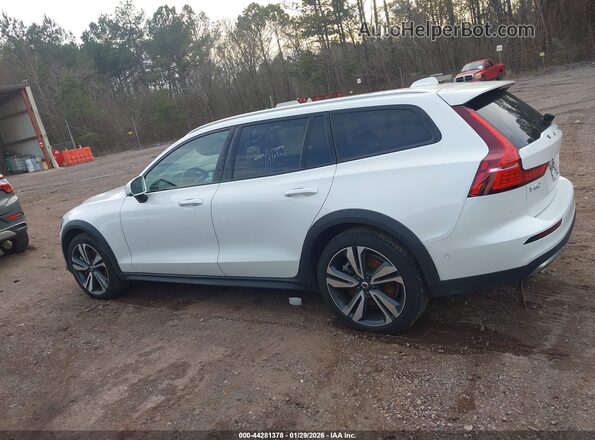 YV4L12WK7S2146835 2025 VOLVO V60 CROSS COUNTRY White Widok wnętrza 360 stopni
