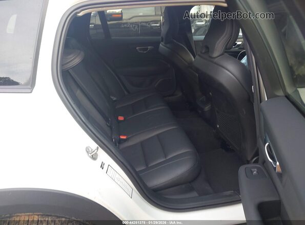 YV4L12WK7S2146835 2025 VOLVO V60 CROSS COUNTRY White Widok naklejki z numerem VIN