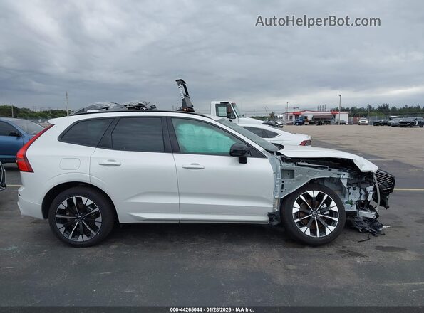 YV4M12RC0T1367614 2026 VOLVO XC60 White Rear interior view