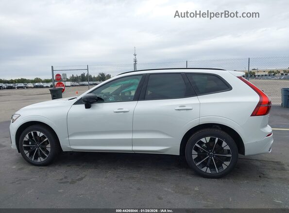 YV4M12RC0T1367614 2026 VOLVO XC60 White 360 interior view