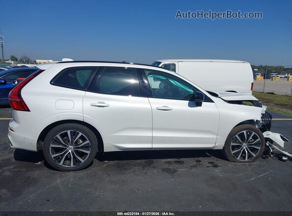 YV4M12RC1S1097288 2025 VOLVO XC60 White Սարքավորումների վահանակի տեսք