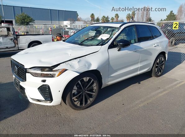 YV4M12RC4T1315130 2026 VOLVO XC60 White Առջևի ձախ երեք քառորդ տեսարան