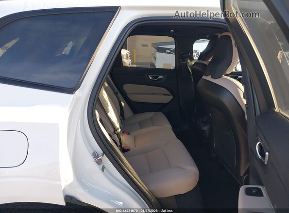YV4M12RC4T1315130 2026 VOLVO XC60 White VIN կոդի պիտակի տեսք