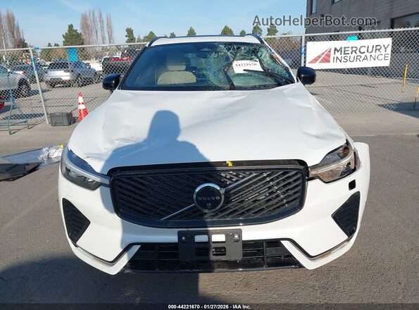 YV4M12RC4T1315130 2026 VOLVO XC60 White Սարքավորումների վահանակի տեսք