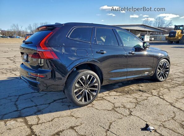 YV4M12RM0T1380615 2026 VOLVO XC60 Черный Задняя правая четверть