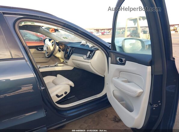 YV4M12RMXS1160171 2025 VOLVO XC60 Navy Vista interior delantera