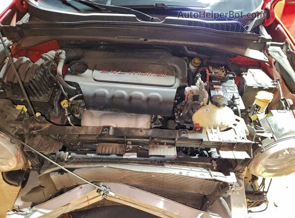 ZACCJABB4JPH10349 2018 JEEP RENEGADE Red Vista del compartimento del motor