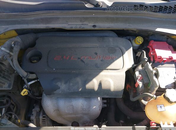 ZACCJABB7JPH68472 2018 JEEP RENEGADE Желтый Вид сзади