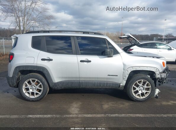 ZACNJBAB1KPK82075 2019 JEEP RENEGADE Silver Widok wnętrza z tyłu