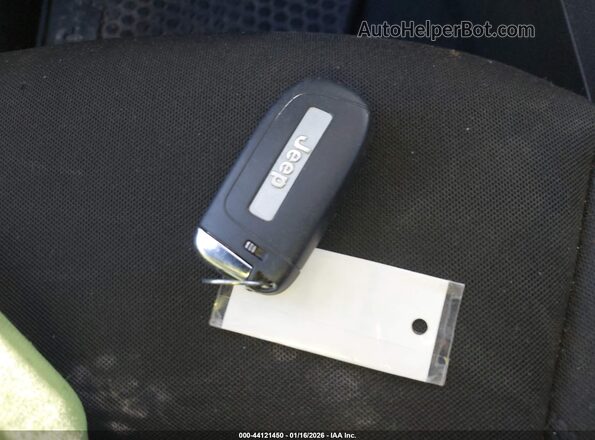 ZACNJDA11NPN82397 2022 JEEP RENEGADE Черный Вид панели приборов