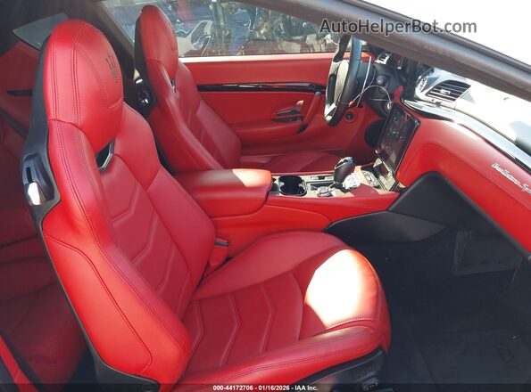 ZAM45VLA3J0255887 2018 MASERATI GRANTURISM White Front interior view