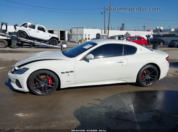 ZAM45VLA3J0255887 2018 MASERATI GRANTURISM White 360 interior view