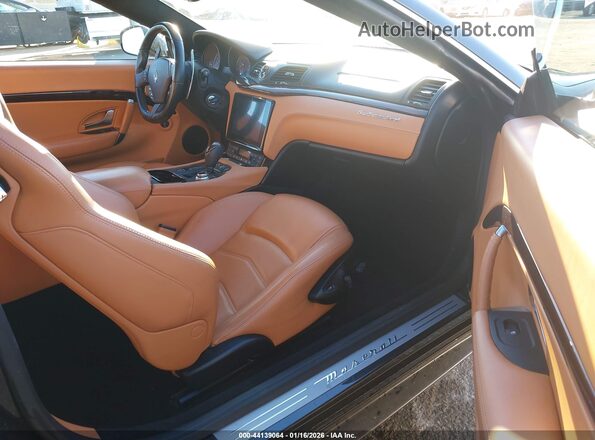 ZAM45VLA4J0271208 2018 MASERATI GRANTURISM Black Front interior view