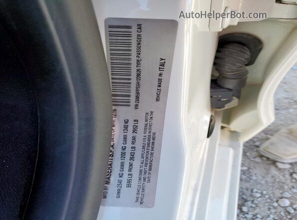 ZAM56PPS5H1228629 2017 MASERATI QUATTROPOR White Engine compartment view