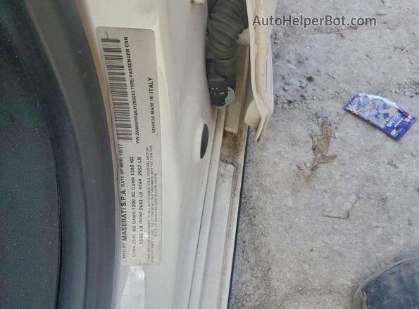 ZAM56YPA6J1283013 2018 MASERATI QUATTROPOR White Vista del compartimento del motor
