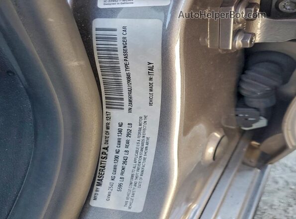 ZAM56YRA2J1290845 2018 MASERATI QUATTROPOR Silver Widok komory silnika