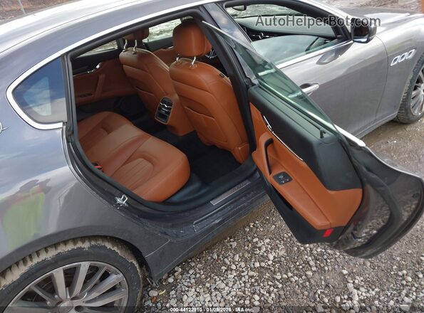 ZAM56YRA2J1295009 2018 MASERATI QUATTROPOR Gray Widok naklejki z numerem VIN