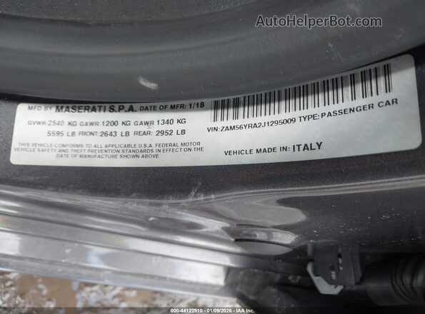 ZAM56YRA2J1295009 2018 MASERATI QUATTROPOR Gray Widok komory silnika