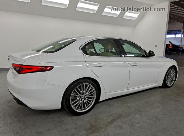 ZARFAECN2H7550790 2017 ALFA ROMEO GIULIA White Tył prawy