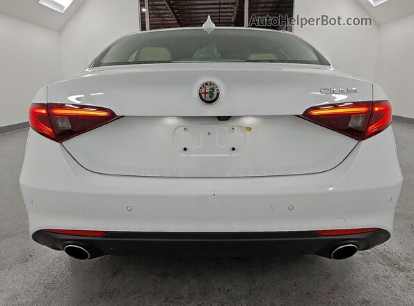 ZARFAECN2H7550790 2017 ALFA ROMEO GIULIA White Widok z tyłu