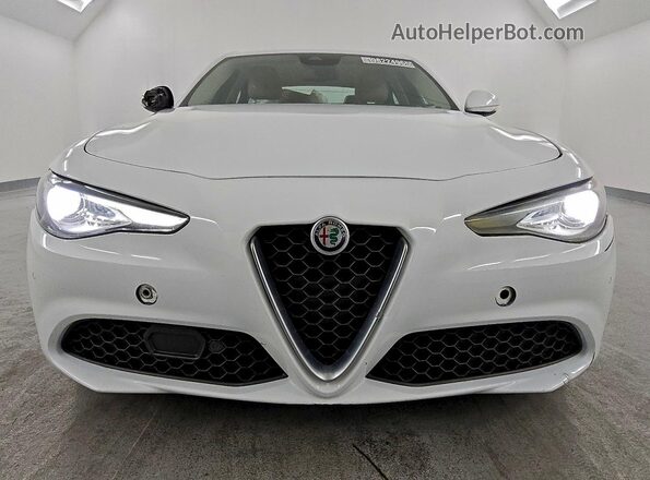 ZARFAECN2H7550790 2017 ALFA ROMEO GIULIA White Widok z przodu