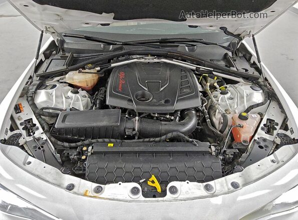 ZARFAECN2H7550790 2017 ALFA ROMEO GIULIA White Widok wnętrza z tyłu