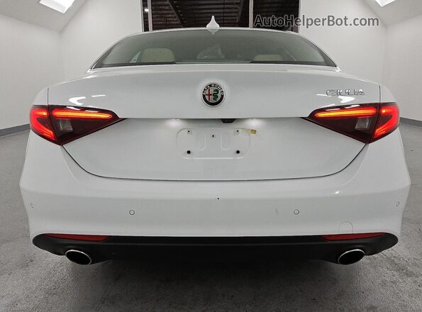 ZARFAECN2H7550790 2017 ALFA ROMEO GIULIA White 