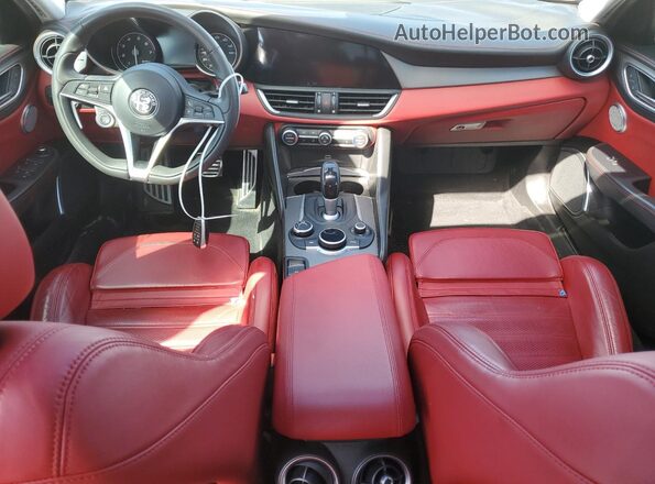 ZARFAECNXJ7589584 2018 ALFA ROMEO GIULIA Charcoal Vista del salpicadero