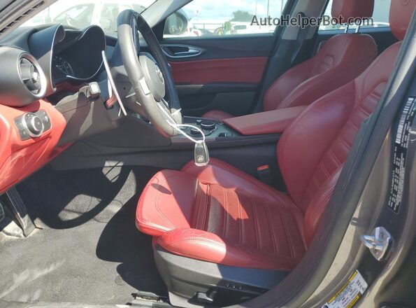 ZARFAECNXJ7589584 2018 ALFA ROMEO GIULIA Charcoal Vista interior delantera