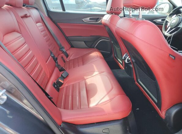 ZARFAECNXJ7589584 2018 ALFA ROMEO GIULIA Charcoal Vista de los asientos traseros
