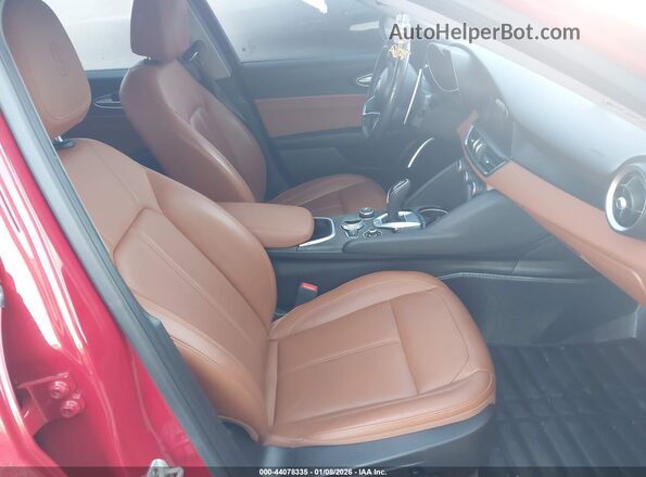 ZARFAMAN9M7649808 2021 ALFA ROMEO GIULIA Красный Вид салона спереди
