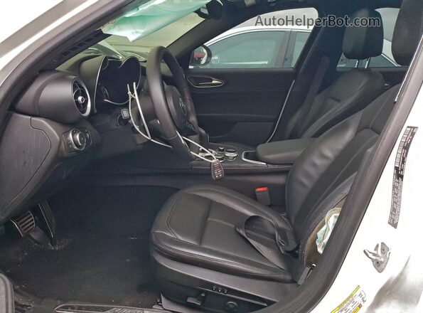 ZARFAMAN9P7671697 2023 ALFA ROMEO GIULIA White Front interior view
