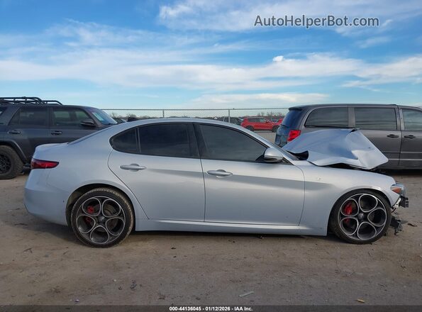 ZARFAMBN3N7655071 2022 ALFA ROMEO GIULIA Light Blue Widok wnętrza 360 stopni