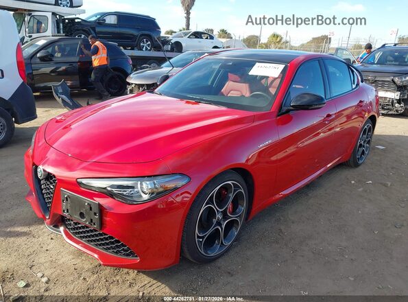ZARFAMBN3P7676280 2023 ALFA ROMEO GIULIA Red Przód lewy