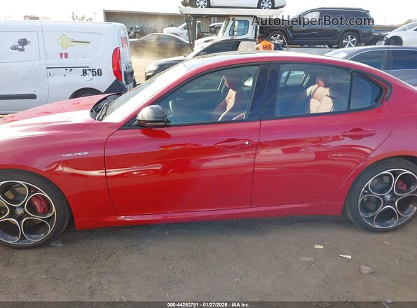 ZARFAMBN3P7676280 2023 ALFA ROMEO GIULIA Red Widok wnętrza 360 stopni