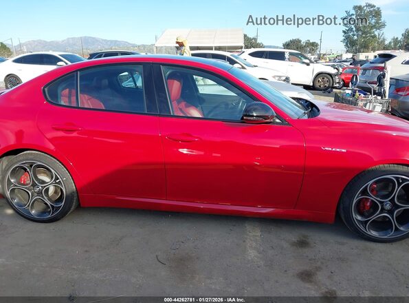 ZARFAMBN3P7676280 2023 ALFA ROMEO GIULIA Red Widok wnętrza z tyłu