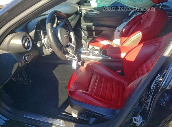 ZARFAMBN4P7668902 2023 ALFA ROMEO GIULIA Черный Вид салона спереди