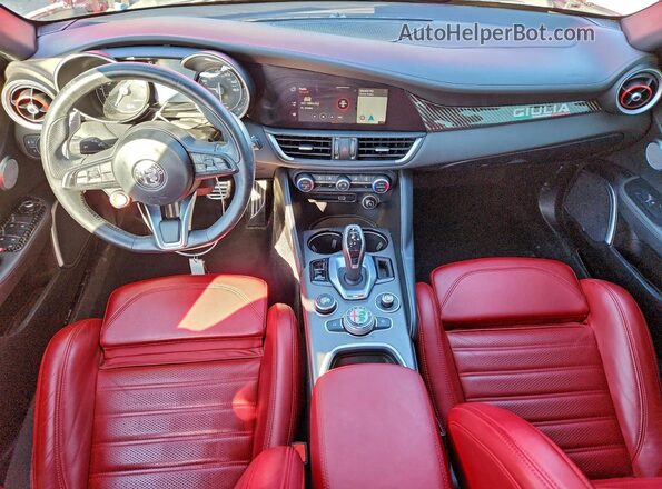 ZARFAMBN5N7660501 2022 ALFA ROMEO GIULIA Red Widok deski rozdzielczej