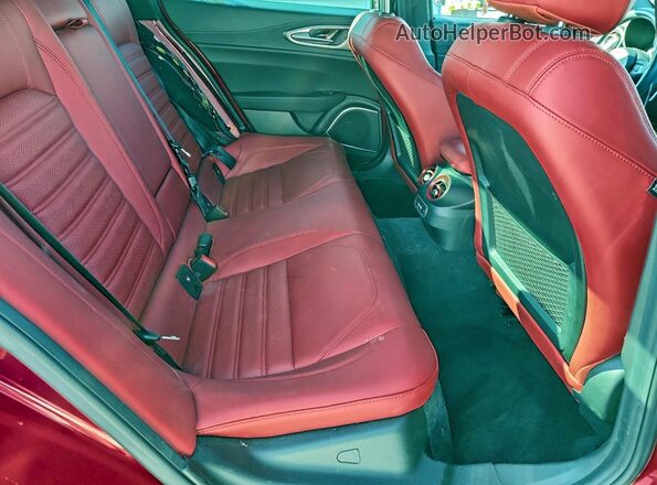 ZARFAMBN5N7660501 2022 ALFA ROMEO GIULIA Red Widok tylnych siedzeń