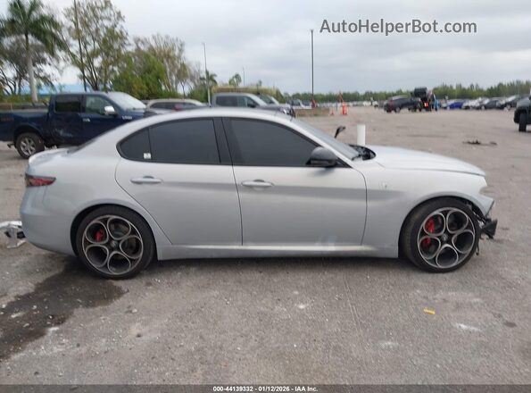 ZARFAMBN6R7680536 2024 ALFA ROMEO GIULIA Gray Widok wnętrza 360 stopni