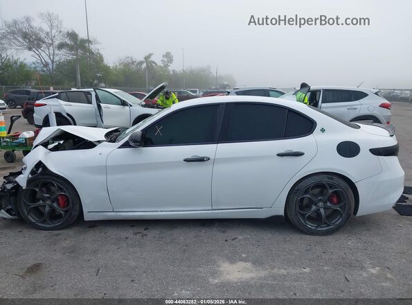ZARFAMBNXK7603478 2019 ALFA ROMEO GIULIA White Սալոնի հետևի տեսք
