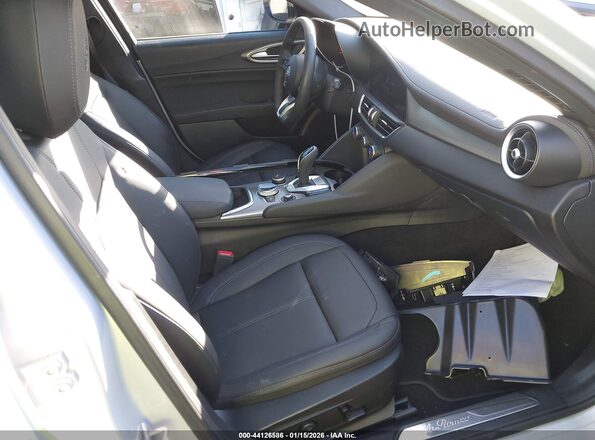 ZARFAMBNXR7677672 2024 ALFA ROMEO GIULIA Blue Front interior view