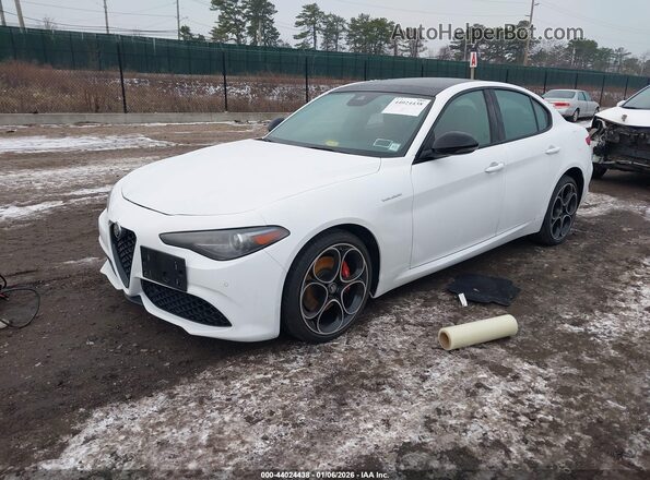 ZARFANBN0P7669101 2023 ALFA ROMEO GIULIA White Front left