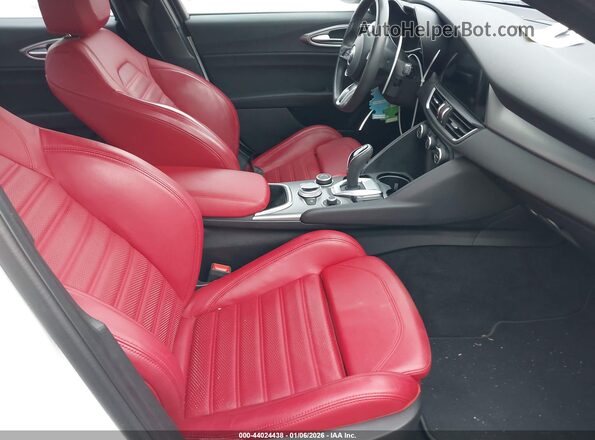 ZARFANBN0P7669101 2023 ALFA ROMEO GIULIA White Front interior view