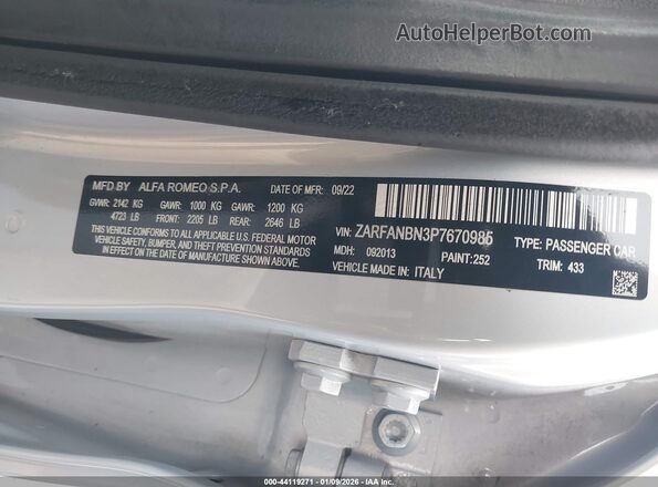ZARFANBN3P7670985 2023 ALFA ROMEO GIULIA Silver Вид підкапотного простору